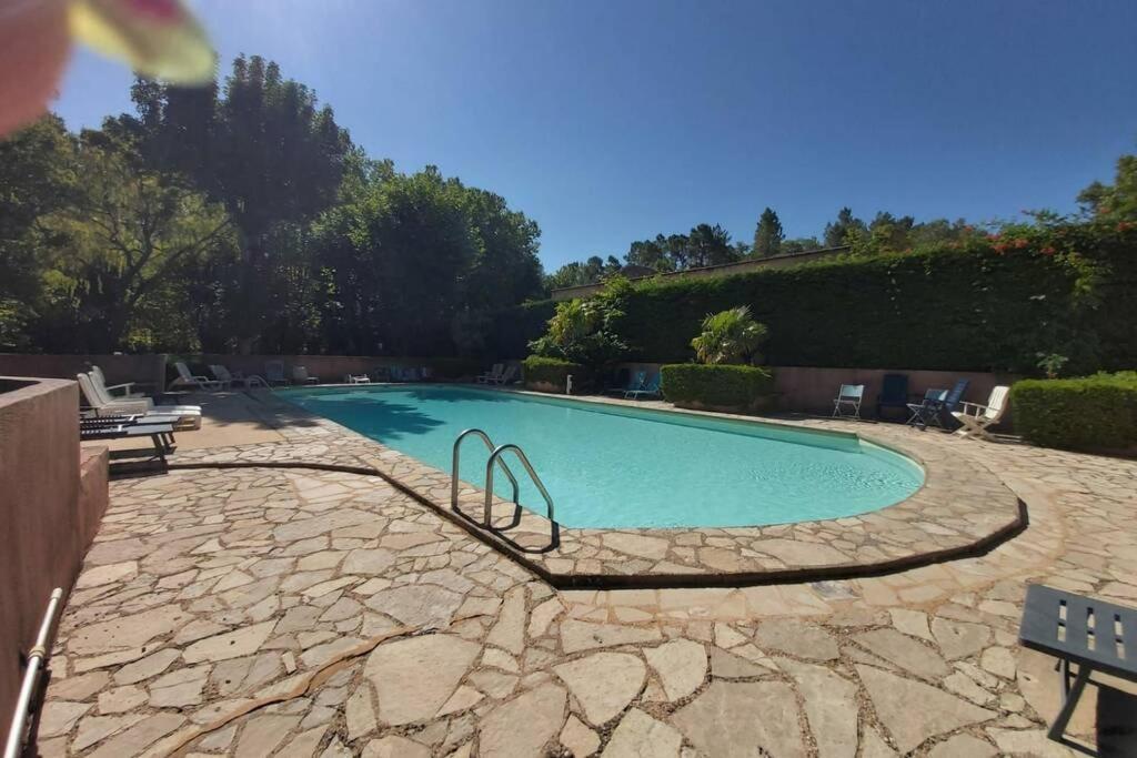 Eblouissant Appartement Au Calme D'Une Residence Avec Piscine Idealement Situe Au Pied Du Colorado Provencal Dans Le Prestigieux Luberon リュストレル エクステリア 写真