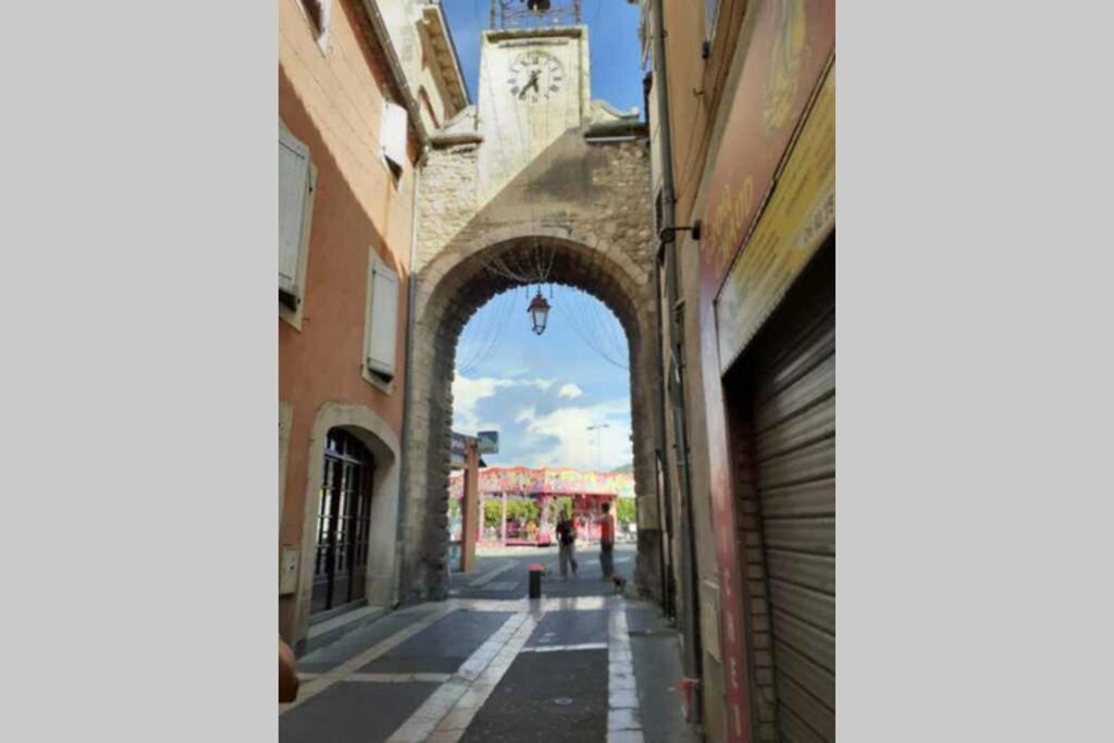 Eblouissant Appartement Au Calme D'Une Residence Avec Piscine Idealement Situe Au Pied Du Colorado Provencal Dans Le Prestigieux Luberon リュストレル エクステリア 写真