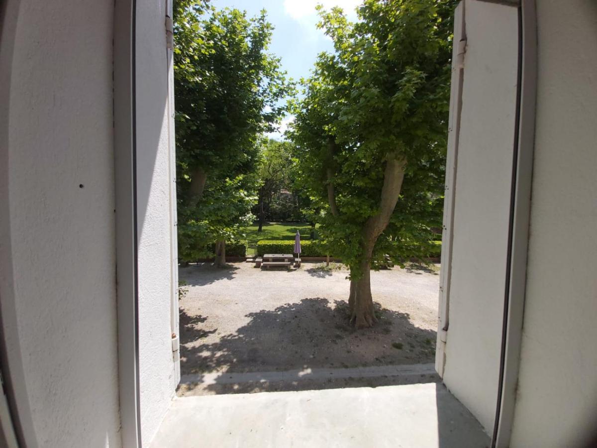 Eblouissant Appartement Au Calme D'Une Residence Avec Piscine Idealement Situe Au Pied Du Colorado Provencal Dans Le Prestigieux Luberon リュストレル エクステリア 写真