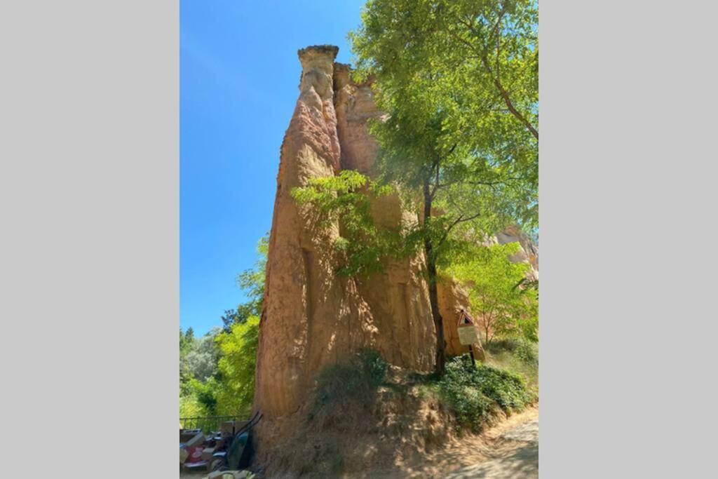 Eblouissant Appartement Au Calme D'Une Residence Avec Piscine Idealement Situe Au Pied Du Colorado Provencal Dans Le Prestigieux Luberon リュストレル エクステリア 写真