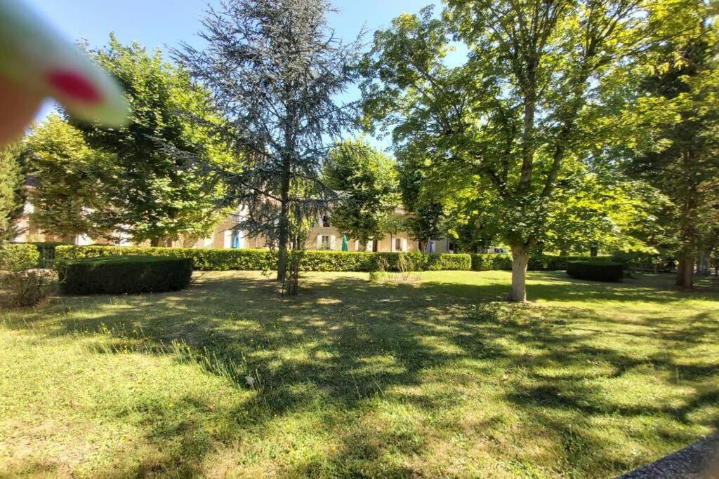 Eblouissant Appartement Au Calme D'Une Residence Avec Piscine Idealement Situe Au Pied Du Colorado Provencal Dans Le Prestigieux Luberon リュストレル エクステリア 写真