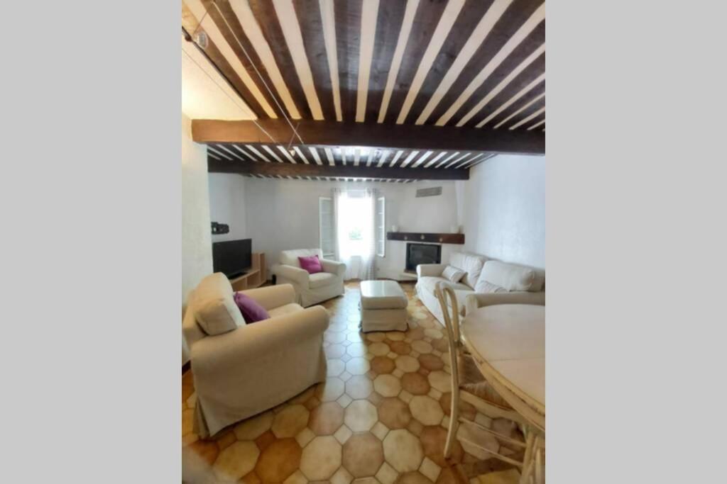 Eblouissant Appartement Au Calme D'Une Residence Avec Piscine Idealement Situe Au Pied Du Colorado Provencal Dans Le Prestigieux Luberon リュストレル エクステリア 写真